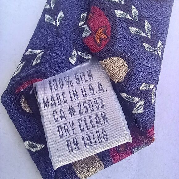 Vintage The Disney Store Hidden Mickey Neck Tie-100% Silk-Traditional-USA Made - Picture 6 of 7
